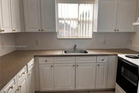 Appartement à louer à Miami, Floride: 2 chambres, 1707.17 m2 № 1982751 - photo 7