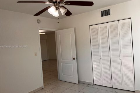 Appartement à louer à Miami, Floride: 2 chambres, 1707.17 m2 № 1982751 - photo 19