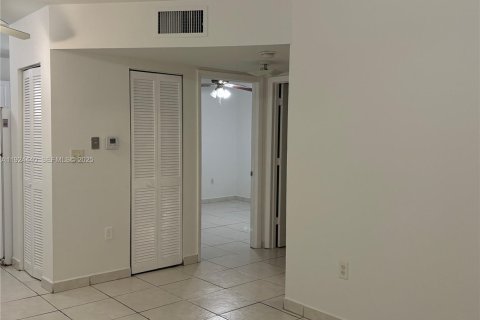 Appartement à louer à Miami, Floride: 2 chambres, 1707.17 m2 № 1982751 - photo 10