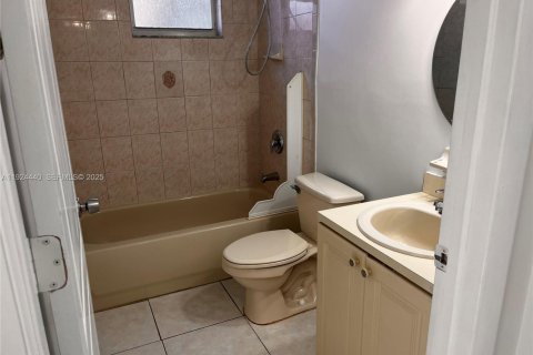 Appartement à louer à Miami, Floride: 2 chambres, 1707.17 m2 № 1982751 - photo 12