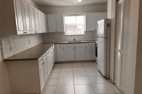 Appartement à louer à Miami, Floride: 2 chambres, 1707.17 m2 № 1982751 - photo 5