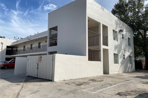 Appartement à louer à Miami, Floride: 2 chambres, 1707.17 m2 № 1982751 - photo 1