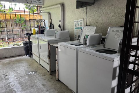 Appartement à louer à Miami, Floride: 2 chambres, 1707.17 m2 № 1982751 - photo 27