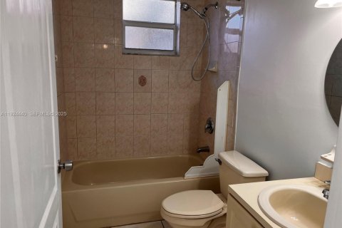 Appartement à louer à Miami, Floride: 2 chambres, 1707.17 m2 № 1982751 - photo 15