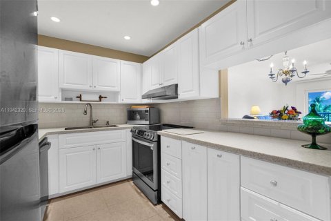 Copropriété à vendre à Fort Lauderdale, Floride: 2 chambres, 118.91 m2 № 1999204 - photo 11