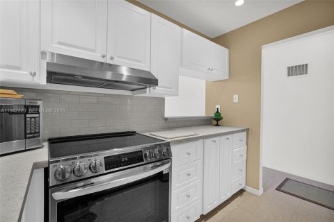 Copropriété à vendre à Fort Lauderdale, Floride: 2 chambres, 118.91 m2 № 1999204 - photo 15