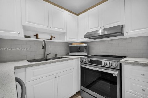 Copropriété à vendre à Fort Lauderdale, Floride: 2 chambres, 118.91 m2 № 1999204 - photo 16