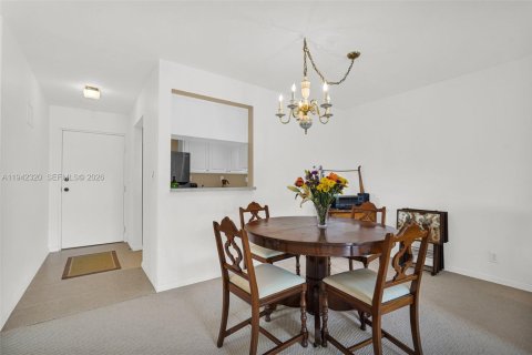 Copropriété à vendre à Fort Lauderdale, Floride: 2 chambres, 118.91 m2 № 1999204 - photo 24