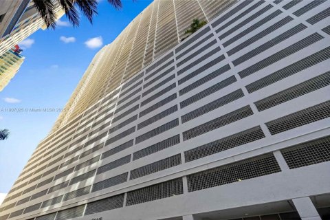 Купить кондоминиум в Майами, Флорида 1 спальня, 75.99м2, № 1963801 - фото 26