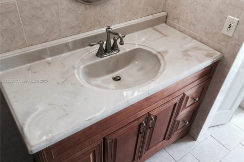 Купить кондоминиум в Хайалиа, Флорида 2 спальни, 95.13м2, № 1984358 - фото 15