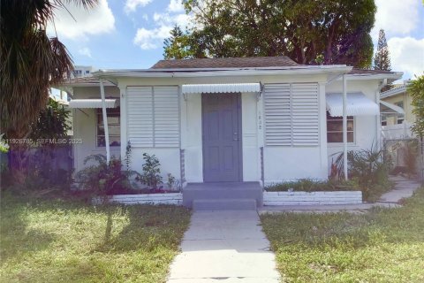 House in Hollywood, Florida 2 bedrooms, 80.64 sq.m. № 1985916 - photo 2