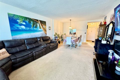 Copropriété à vendre à Hallandale Beach, Floride: 1 chambre, 78.69 m2 № 1942968 - photo 2