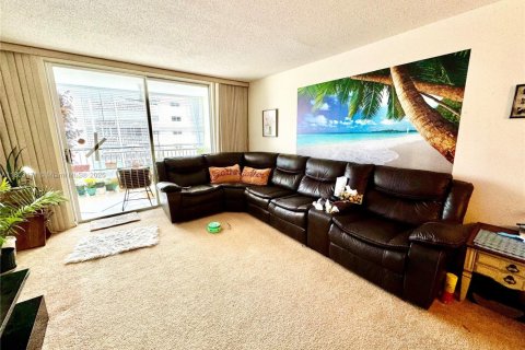 Copropriété à vendre à Hallandale Beach, Floride: 1 chambre, 78.69 m2 № 1942968 - photo 1
