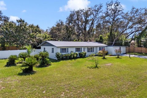 Casa en venta en Dade City, Florida, 3 dormitorios, 142.33 m2 № 1913136 - foto 2