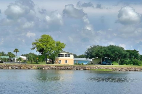 Apartment in Moore Haven, Florida 3 bedrooms, 109.62 sq.m. № 2172336