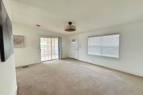 Apartment in Moore Haven, Florida 3 bedrooms, 109.62 sq.m. № 2172336 - photo 9