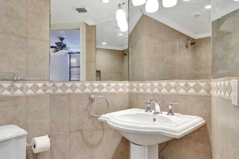 Condo in Pompano Beach, Florida, 2 bedrooms  № 1939843 - photo 23