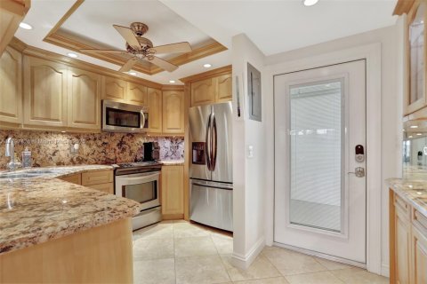 Condo in Pompano Beach, Florida, 2 bedrooms  № 1939843 - photo 4