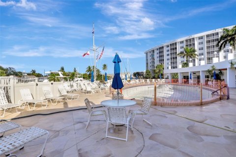 Condo in Pompano Beach, Florida, 2 bedrooms № 1939843 - photo 26