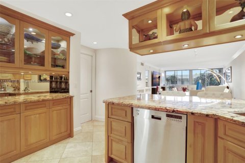 Condo in Pompano Beach, Florida, 2 bedrooms  № 1939843 - photo 7