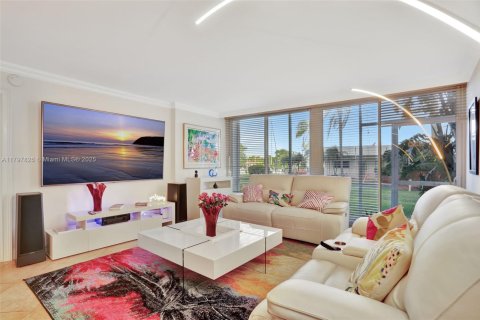 Condo in Pompano Beach, Florida, 2 bedrooms  № 1939843 - photo 10