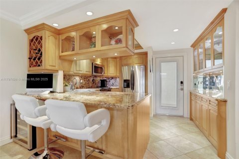 Condo in Pompano Beach, Florida, 2 bedrooms  № 1939843 - photo 8