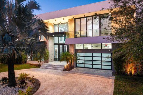Villa ou maison à louer à North Miami Beach, Floride: 6 chambres, 529.54 m2 № 2175087 - photo 8