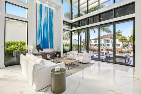 Villa ou maison à louer à North Miami Beach, Floride: 6 chambres, 529.54 m2 № 2175087 - photo 24