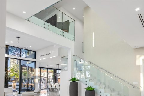 Villa ou maison à louer à North Miami Beach, Floride: 6 chambres, 529.54 m2 № 2175087 - photo 12
