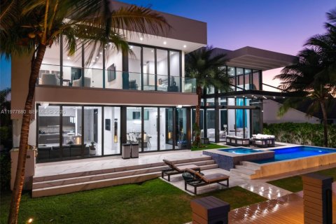 Villa ou maison à louer à North Miami Beach, Floride: 6 chambres, 529.54 m2 № 2175087 - photo 4