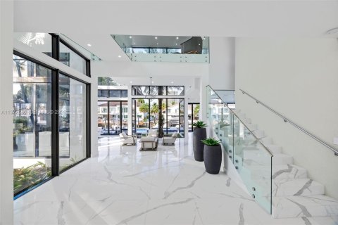 Villa ou maison à louer à North Miami Beach, Floride: 6 chambres, 529.54 m2 № 2175087 - photo 11