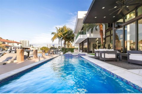 Villa ou maison à louer à North Miami Beach, Floride: 6 chambres, 529.54 m2 № 2175087 - photo 3