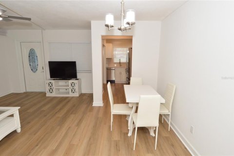 Condo in Saint Petersburg, Florida, 1 bedroom № 2091431 - photo 17