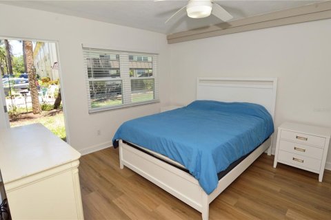 Condo in Saint Petersburg, Florida, 1 bedroom № 2091431 - photo 30