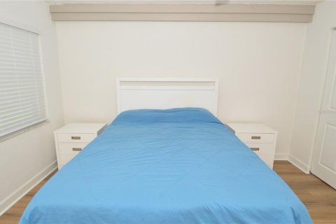 Condo in Saint Petersburg, Florida, 1 bedroom № 2091431 - photo 24