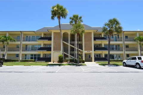 Condo in Saint Petersburg, Florida, 1 bedroom  № 2091431