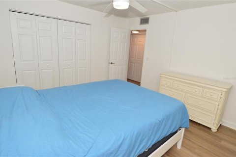 Condo in Saint Petersburg, Florida, 1 bedroom № 2091431 - photo 28