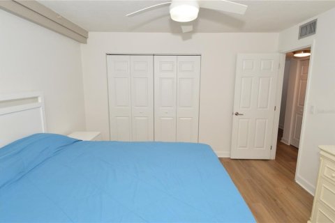 Condo in Saint Petersburg, Florida, 1 bedroom № 2091431 - photo 27