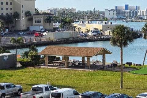 Condo in Saint Petersburg, Florida, 1 bedroom № 2091431 - photo 9