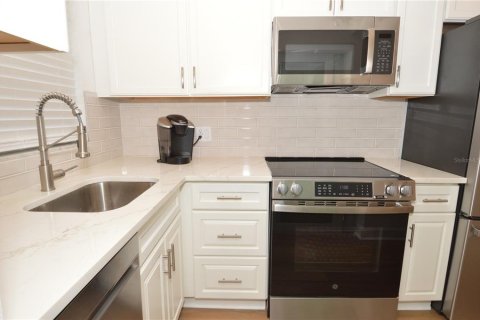 Condo in Saint Petersburg, Florida, 1 bedroom № 2091431 - photo 20
