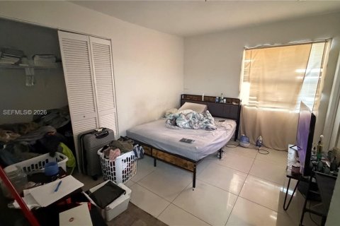 House in Miami, Florida 4 bedrooms, 123.93 sq.m. № 2070865 - photo 8