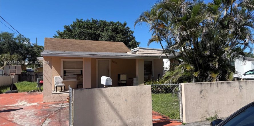 House in Miami, Florida 4 bedrooms, 123.93 sq.m. № 2070865