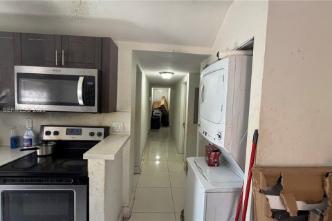 House in Miami, Florida 4 bedrooms, 123.93 sq.m. № 2070865 - photo 6
