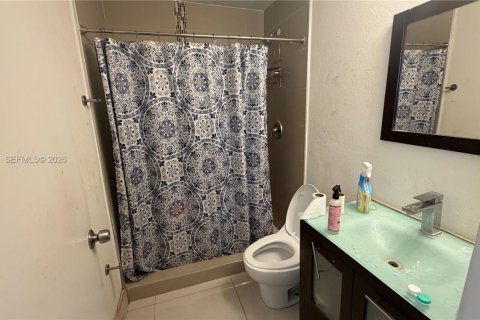 House in Miami, Florida 4 bedrooms, 123.93 sq.m. № 2070865 - photo 9