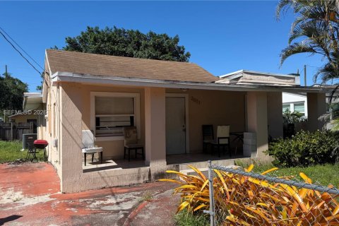 House in Miami, Florida 4 bedrooms, 123.93 sq.m. № 2070865 - photo 2