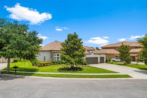House in Lutz, Florida 4 bedrooms, 373.93 sq.m. № 2222399 - photo 4
