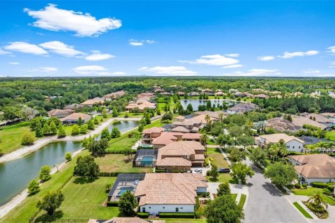 House in Lutz, Florida 4 bedrooms, 373.93 sq.m. № 2222399 - photo 7