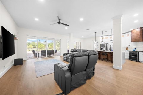 House in Lutz, Florida 4 bedrooms, 373.93 sq.m. № 2222399 - photo 27
