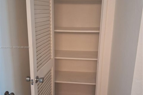 Condo in Sunny Isles Beach, Florida, 1 bedroom  № 1997918 - photo 13