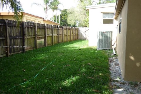 Villa ou maison à vendre à Hollywood, Floride: 4 chambres, 125.79 m2 № 1895641 - photo 20